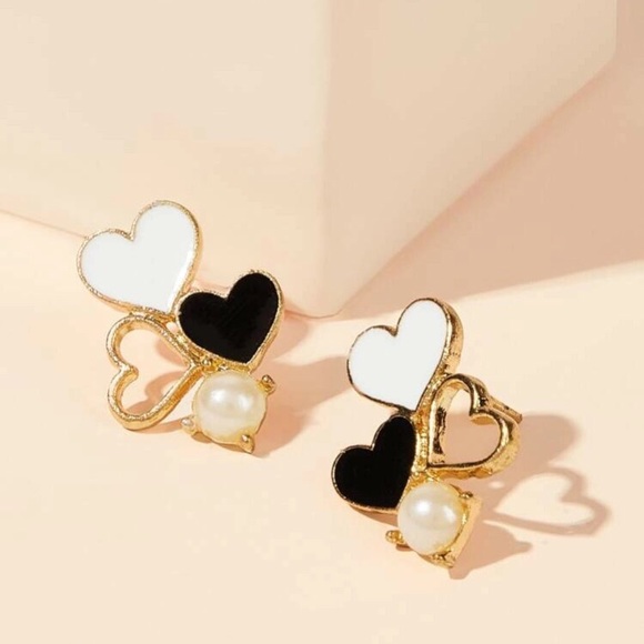 Kathrono Jewelry - 🖤 Faux Pearl Triple Heart Stud Earrings 🖤